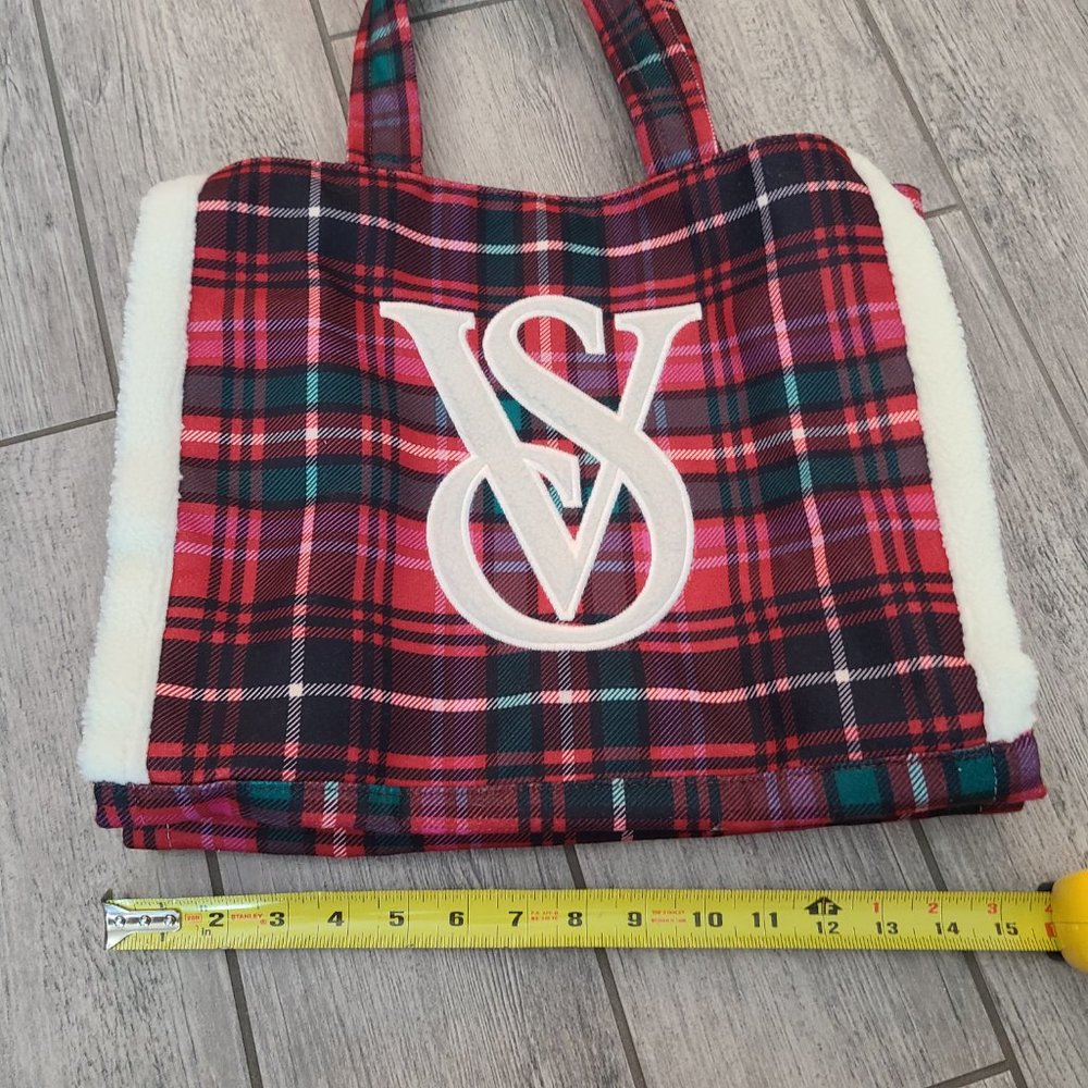 Victoria’s Secret Plaid Sherpa Tote Bag Red Green Check VS Logo - Picture 11 of 11